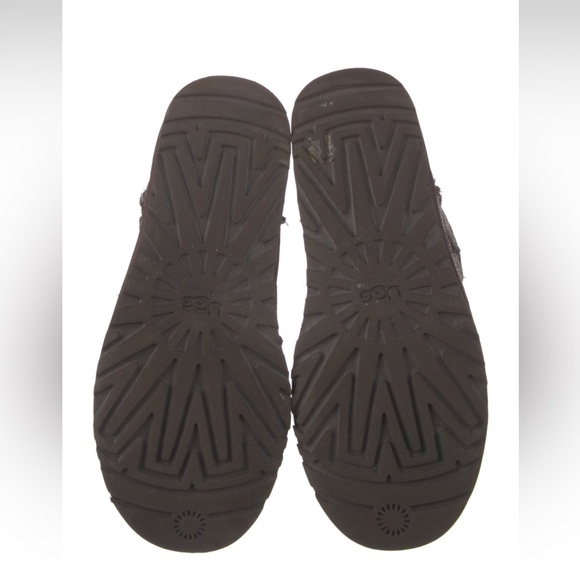 UGG Sequin Leopard Boot - Picture 4 of 5